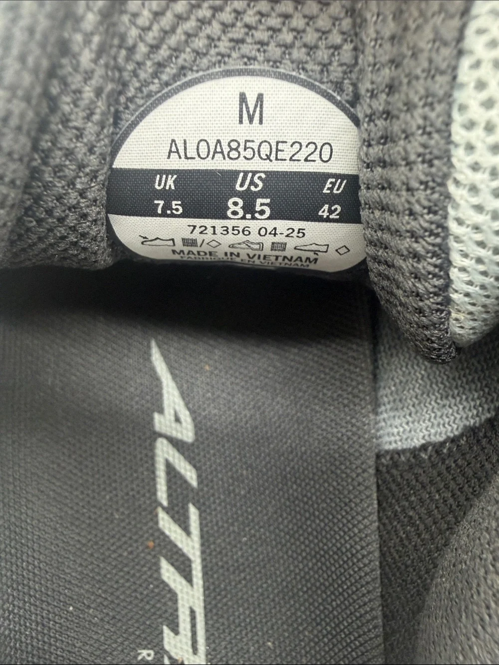 ALTRA men's torin 8 shoe in gray